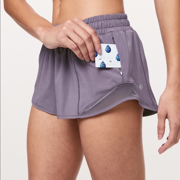lululemon athletica Pants - Lululemon Hotty Hot Shorts 2.5” in size 4